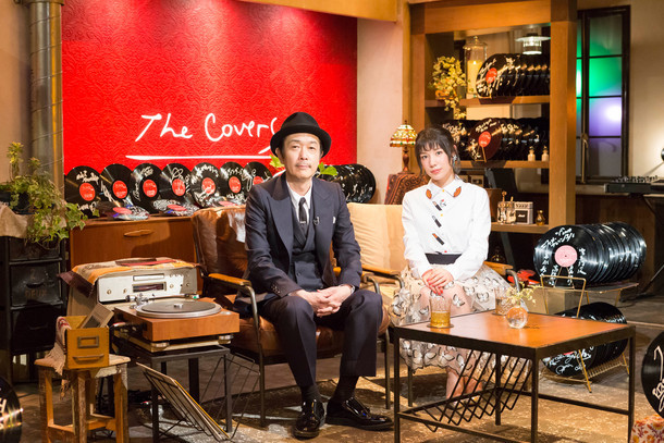 番組の司会を務めるリリー・フランキー（左）と仲里依紗（右）。（写真提供：NHK）