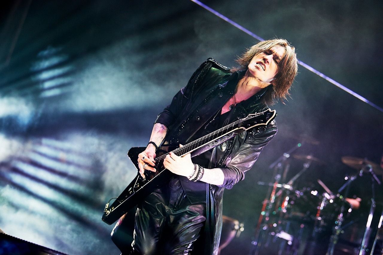 SUGIZO