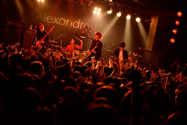 「[Alexandros] TOUR 2015“ご馳走にありつかせて頂きます”」Yokohama Bay Hall公演の様子。（Photo by Yuki Kawamoto）