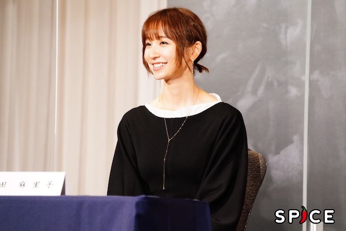 篠田麻里子 　オフィシャル撮影：田中亜紀　
