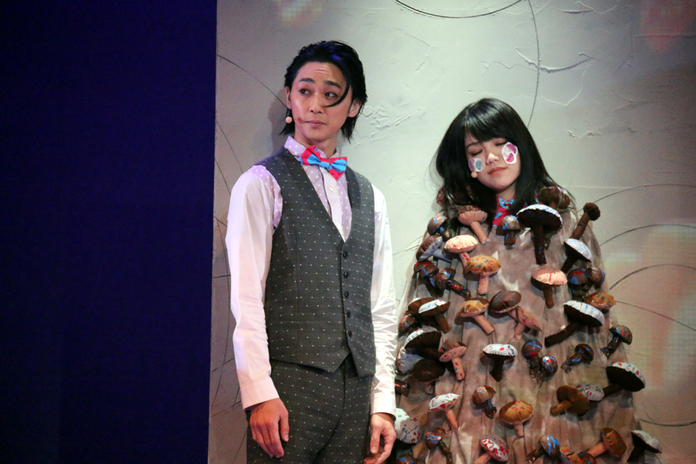 三上俊、田上真里奈「おん・すてーじ　真夜中の弥次さん喜多さん」 (C）しりあがり寿／2015おんすて弥次喜多