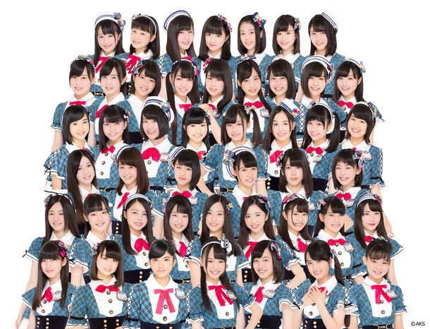 AKB48チーム8。下から2段目の右から4番目が濱松里緒菜。 (c)AKS