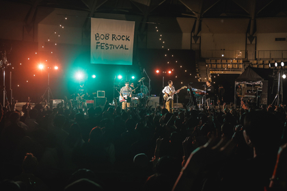 月曜から音楽に浸る幸せ空間に『BOB ROCK FESTIVAL 2023』ーーくるり、iri、yonawo、tofubeats、奇妙礼太郎のライブに酔いしれる