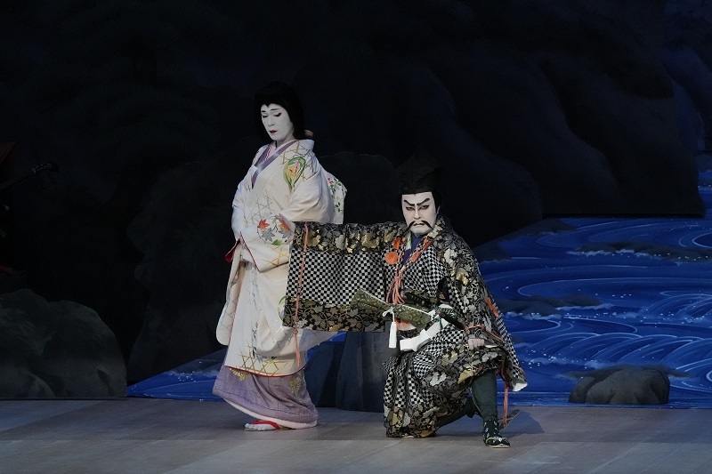 昼の部『大森彦七』（左より）千早姫=大谷廣松、大森彦七盛長=市川右團次 ／(C)松竹