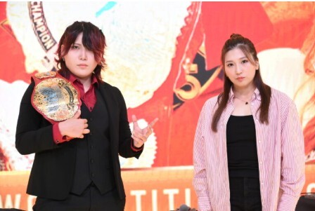 マリーゴールド・ワールド王者・林下詩美（左）と青野未来