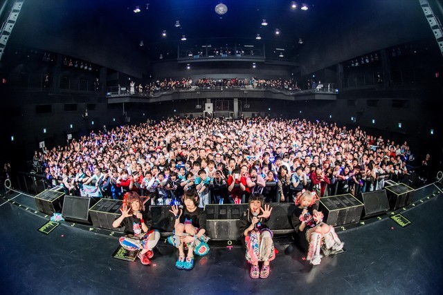 「YOUTOPIA TOUR」Zepp Tokyo公演で撮影された記念写真。（撮影：千佳）