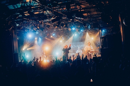 Newspeakとファンの強い絆を感じた『Glass Door Tour』ファイナル――「心の底から書いた曲を心の底から愛してくれる人がいるかぎり音楽をやり続けます」