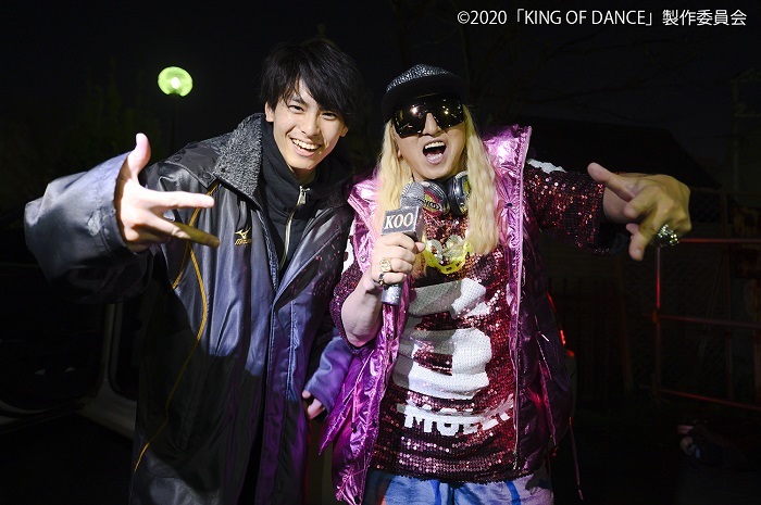 （左から）高野洸、DJKOO （C）2020「KING OF DANCE」製作委員会