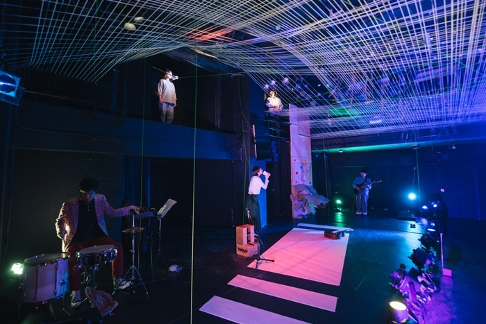 ヌトミック『ぼんやりブルース 2022』。 ©comuramai