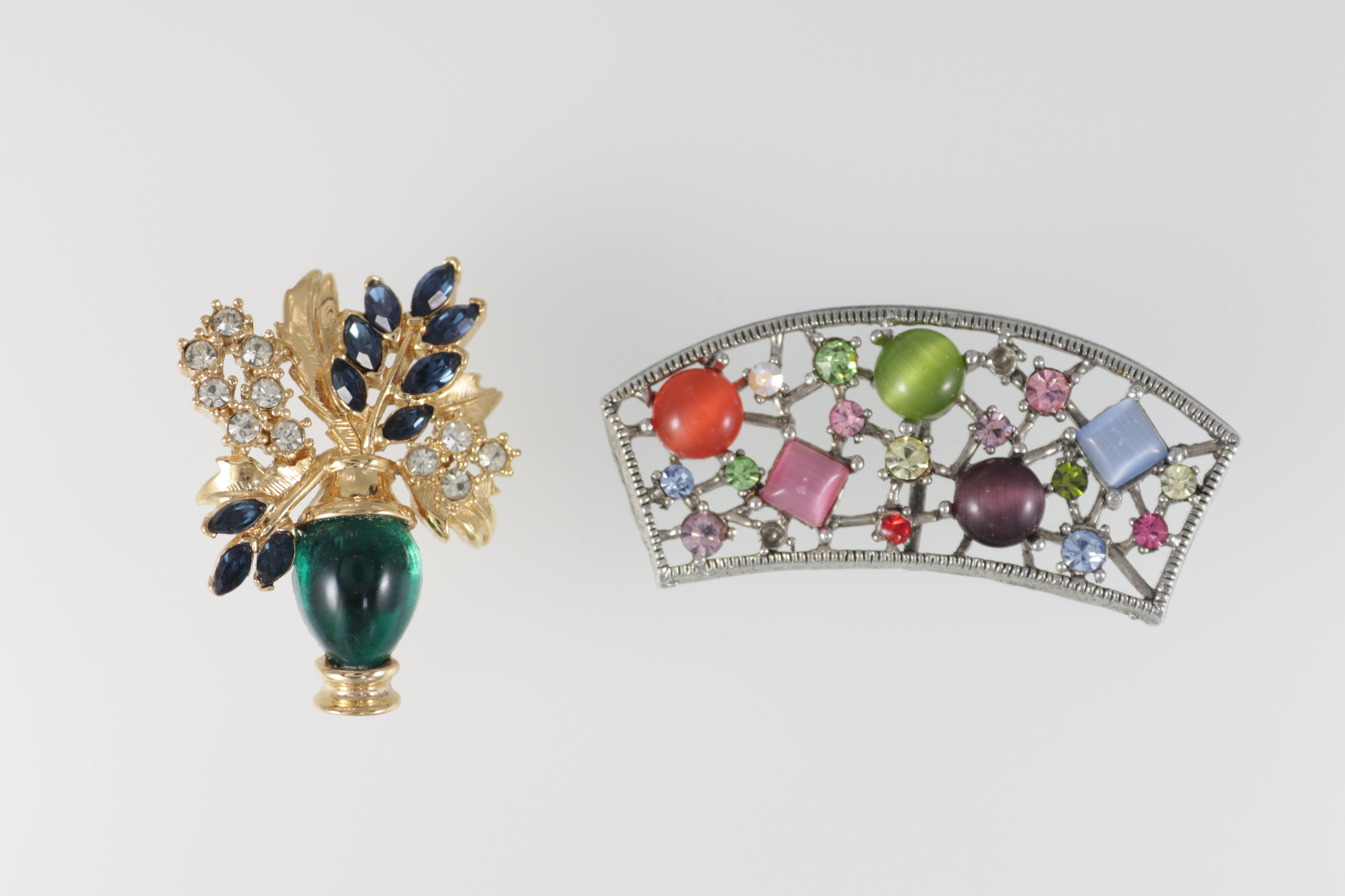 「宝石の魅力 美しさと希少性を学ぼう。Vol.2本物とニセ物」展示一例： ガラスで造られた宝石の代用品
