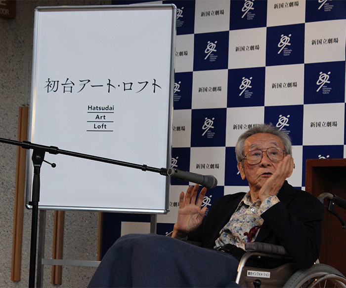 挨拶する妹尾河童