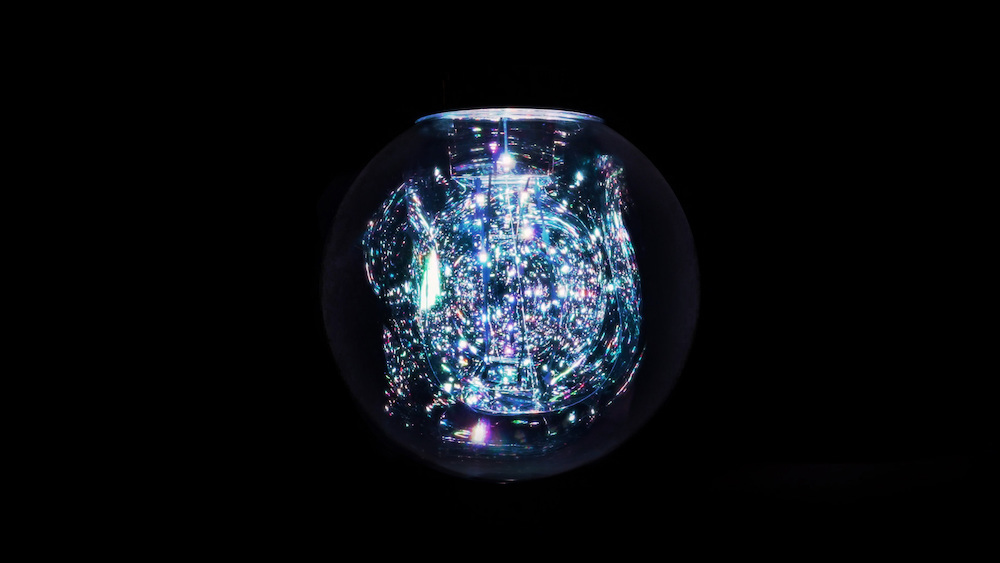 実験中画像「Exploring Existence in Perception：A New Phenomenon of Light - Bubble」（認知上の存在の探求：新しい光の現象 - シャボン玉）