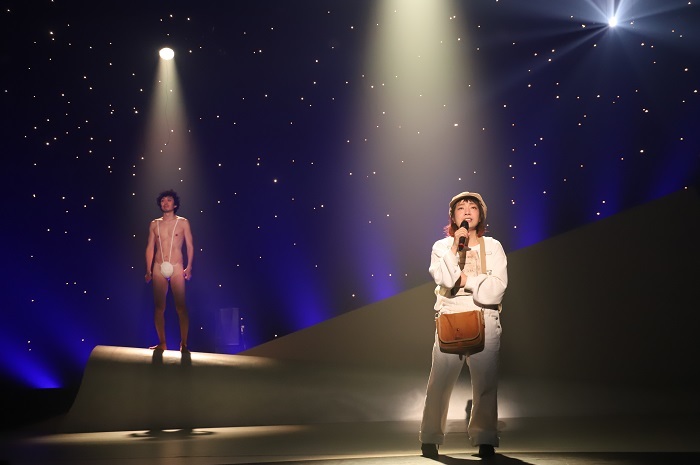 （左から）丸尾丸一郎、菜月チョビ　 画像提供／オフィス鹿（写真：和田咲子）
