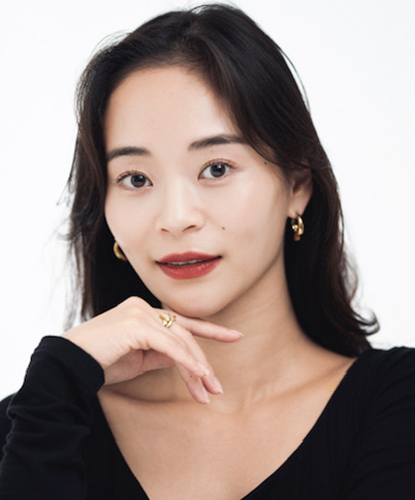 高嶺十貴子 役：原田千弘