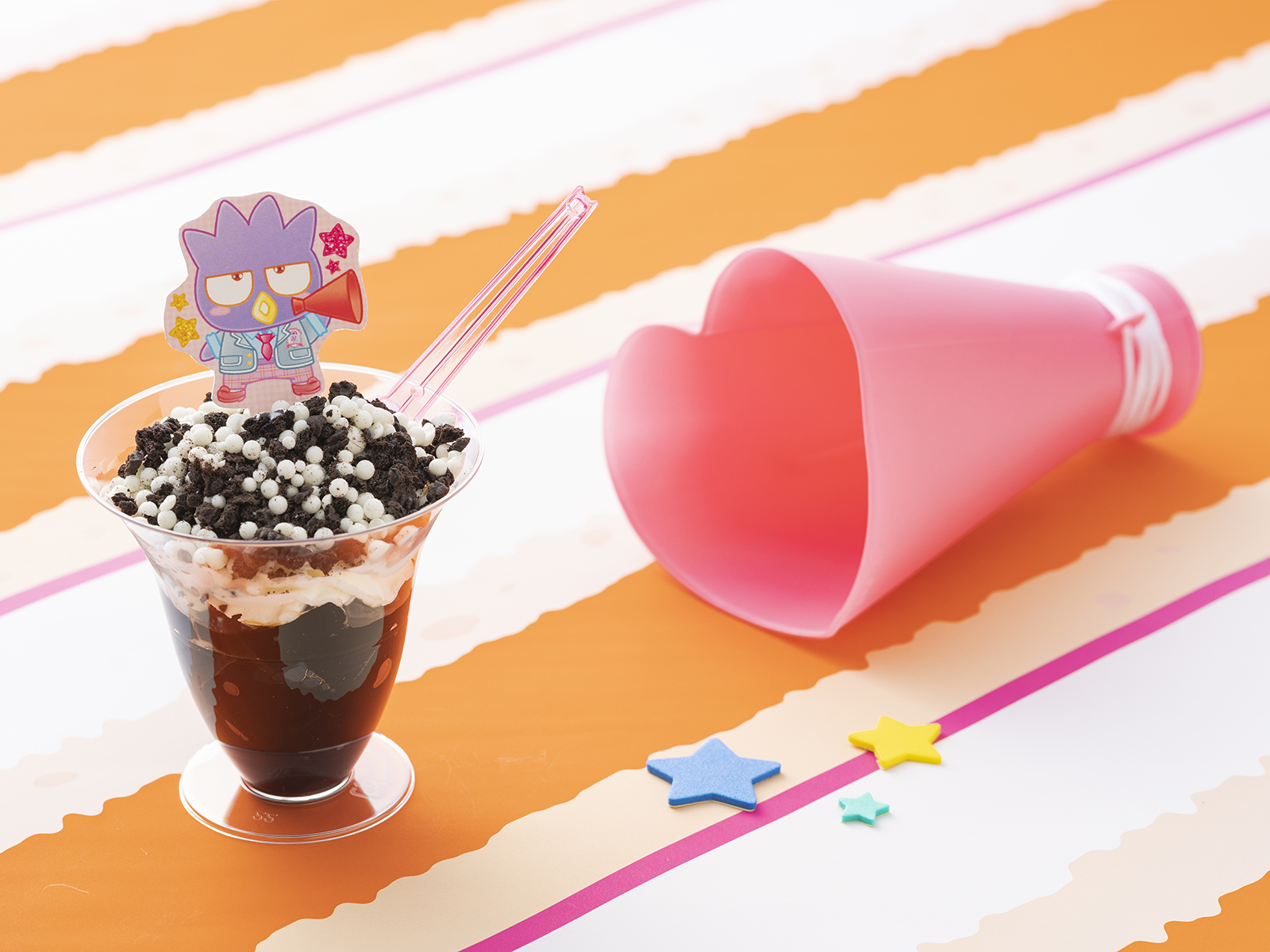 バッドばつ丸をモチーフにした「ほっとひと息♪ミラクルアイスコーヒーゼリー」_650円(税込)