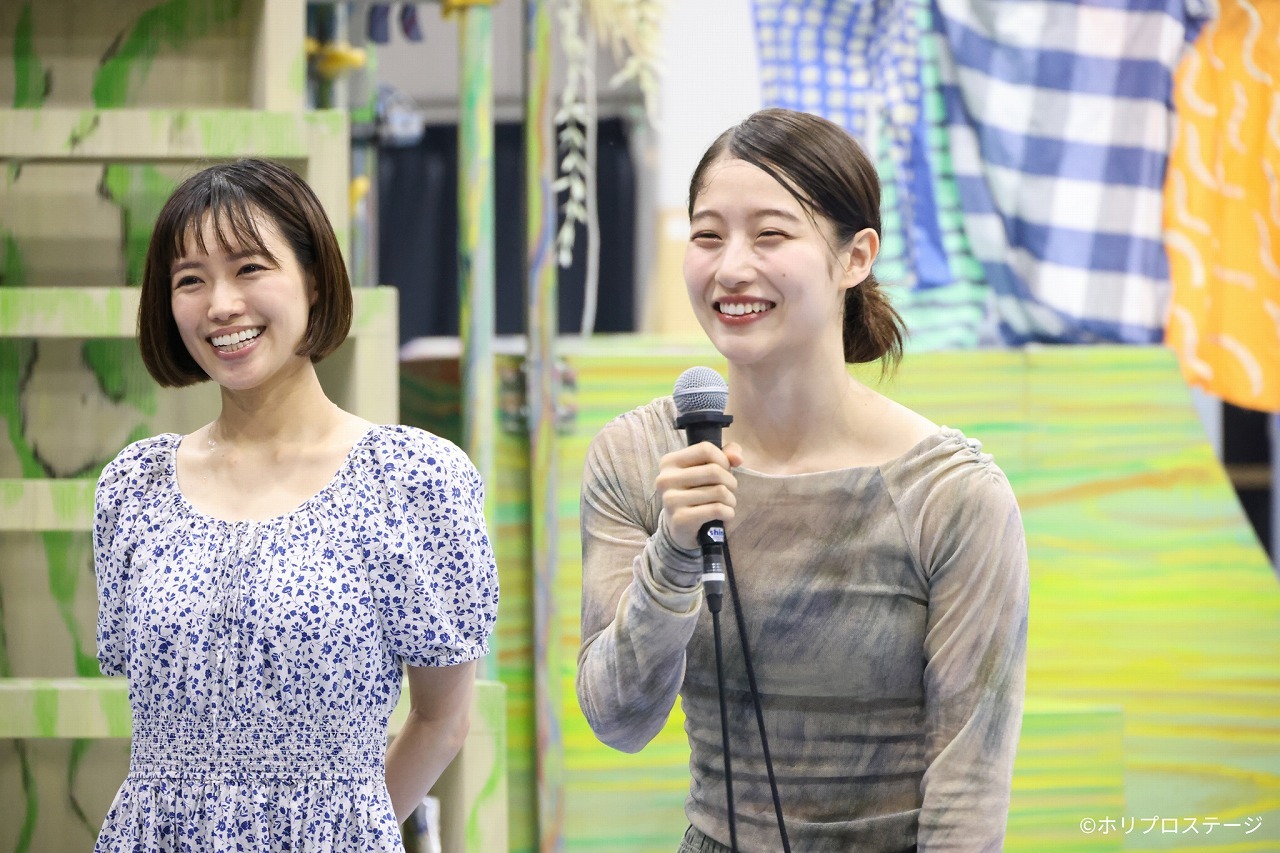（左より）ウェンディ役：山口乃々華、タイガー・リリー役：七瀬恋彩 　　　　　　　　　撮影：宮川舞子