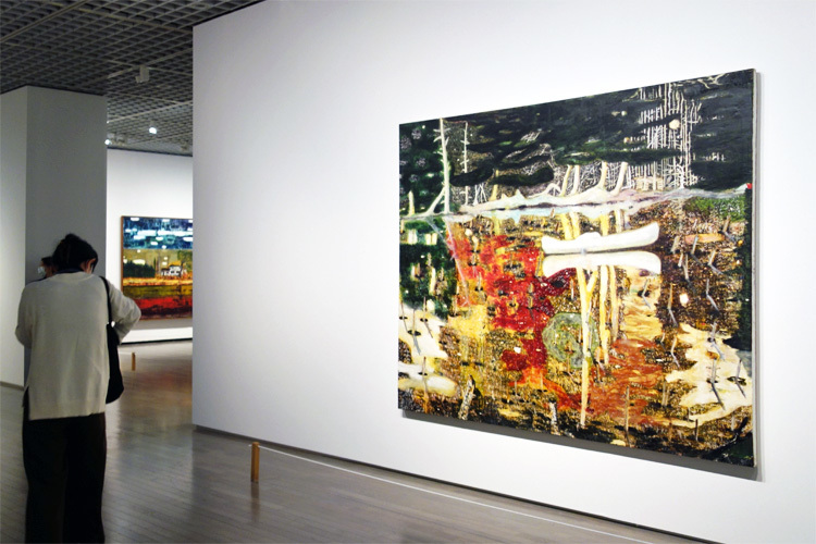 右：《のまれる》1990　油彩、キャンバス　197x241cm　ヤゲオ財団コレクション、台湾