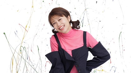 シンガーソングライター・大塚紗英の最新シングルが配信開始、大塚原作「ごちそうさま、人生！」を映像化したMusic Videoも公開