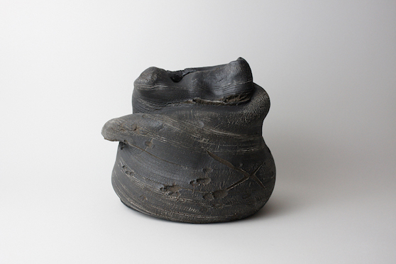 Untitled 2015 ceramic h.19.5 × w.23.0 × d.23.5 cm ©Toshiaki Noda 