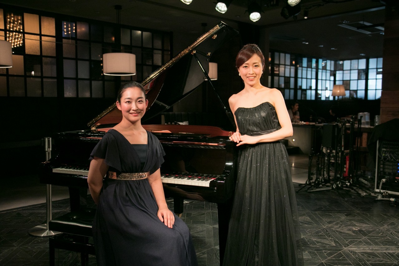 （左から）坂本真由美（ピアノ）＆千葉清加（ヴァイオリン）