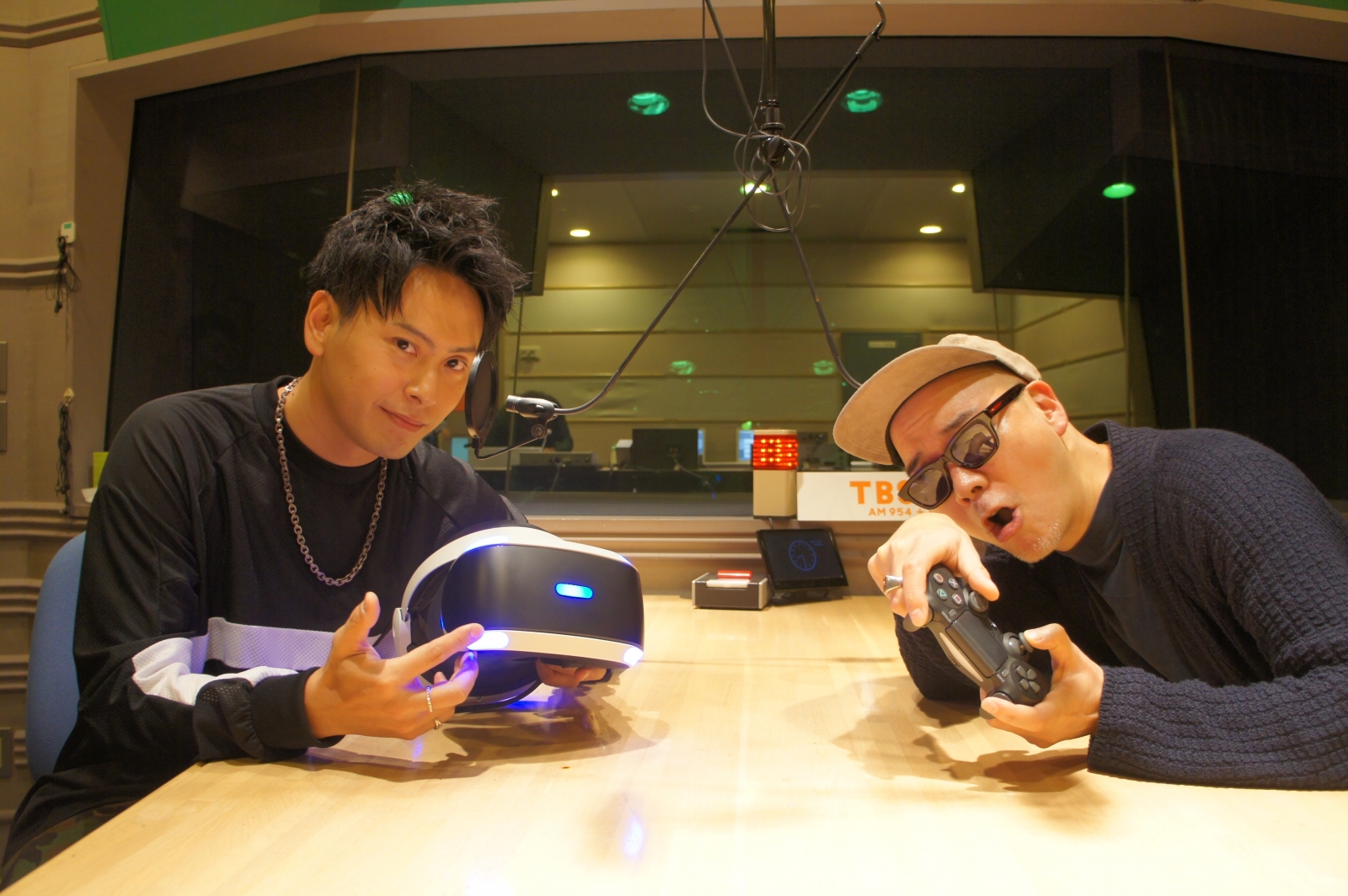 左から、山下健二郎、宇多丸　TBSラジオ『ライムスター宇多丸とマイゲーム・マイライフ』