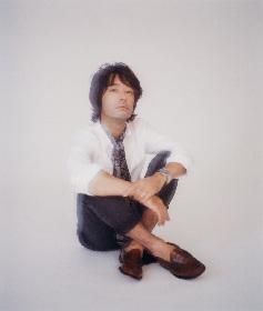 和田唱、ニューアルバムのジャケットは父・和田誠が撮影した母・平野レミとの2ショット