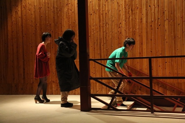 MU『狂犬百景』初演（2014年11月、原宿VACANT） 撮影／石澤知絵子
