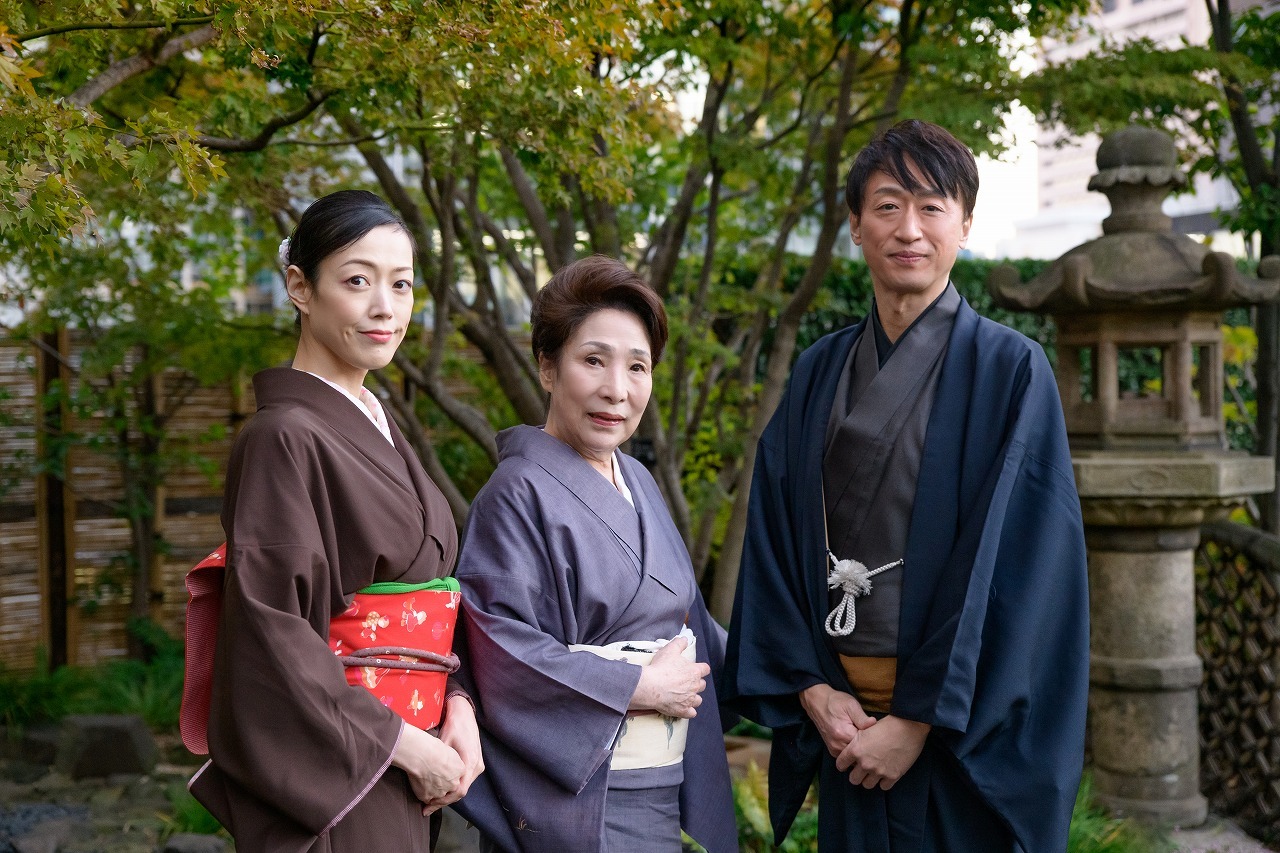 （左から）大和悠河、波乃久里子、喜多村緑郎