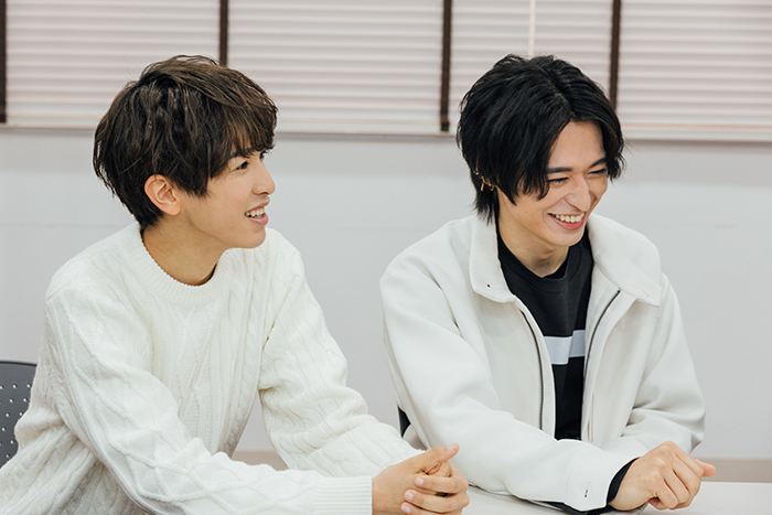 （左から）設楽銀河、高本学