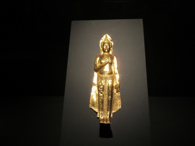 「仏陀立像」