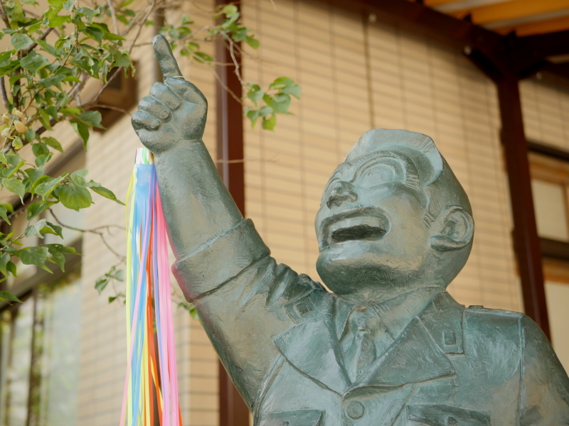香取神社には両さんの銅像が。亀有を代表するキャラクターとして地元から愛され続けている