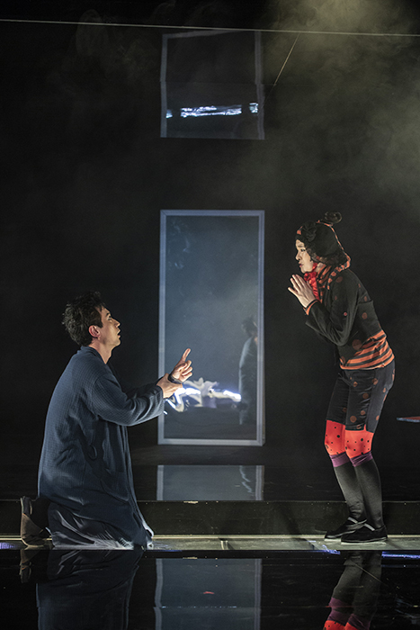 「鏡」 　（Photo by Nah Seung-yeol, provided by National Theater Company of Korea.）