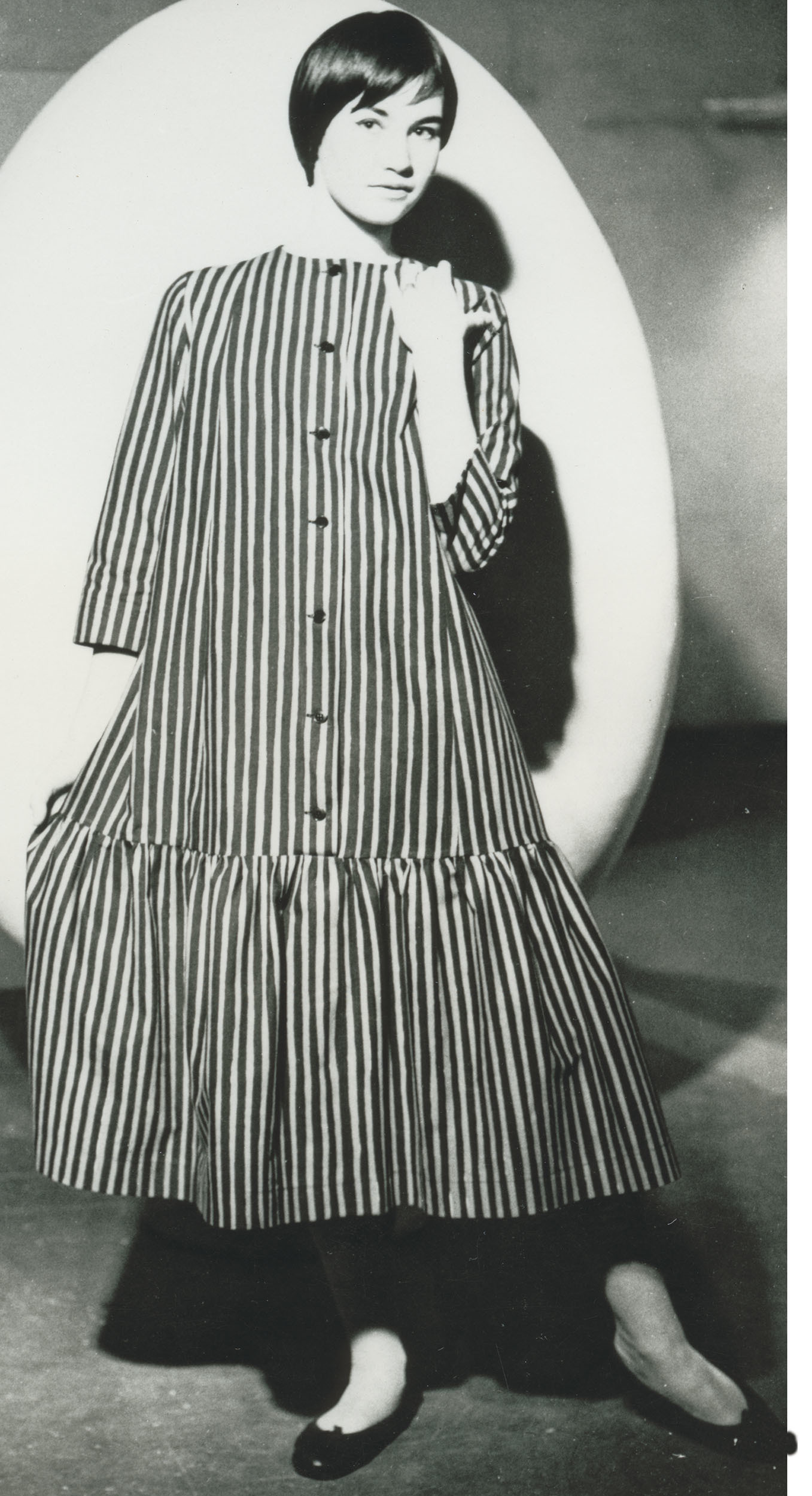 ドレス≪キヴィヤルカ≫、1957年 ファブリック≪ピッコロ≫（ピッコロ［擬音］）、1953年、 服飾・図案デザイン：ヴオッコ・ヌルメスニエミ Design Museum Archive