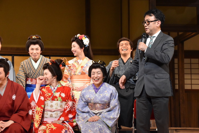 松岡茉優、八木亜希子、三谷幸喜(前列左から)、高田聖子、妃海風、吉田ボイス(後列左から)