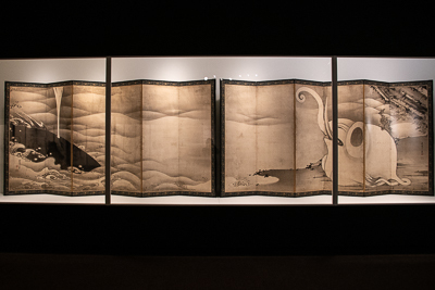 伊藤 若冲 《象と鯨図屛風》 紙本墨画 六曲一双 各159.4×354.0cm  寛政9年（1797） 滋賀・MIHO MUSEUM