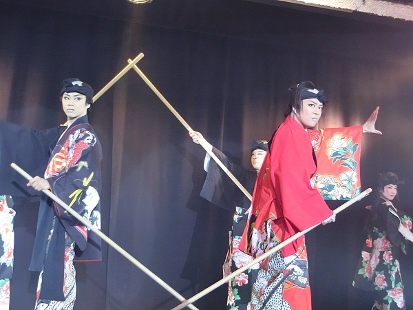 2月立川けやき公演中の「劇団新」左から龍錦さん・飛鳥光輝さん・龍新座長・千明ありささん(2016/2/11)