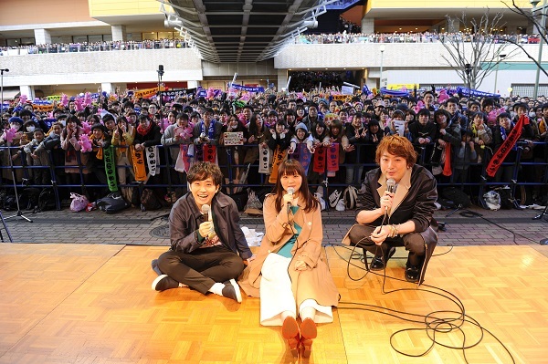 3月15日のデビュー日に､地元･神奈川県海老名市の「ビナウォーク」でデビュー＆リリース記念イベントを行い､約7000人のファンが集結