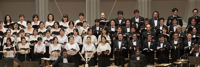 合唱： 新国立劇場合唱団  (C)上野隆文