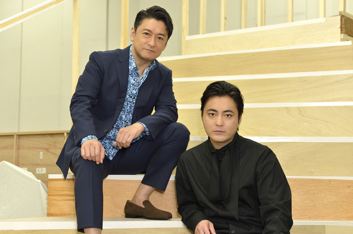 左から　石丸幹二、山田孝之