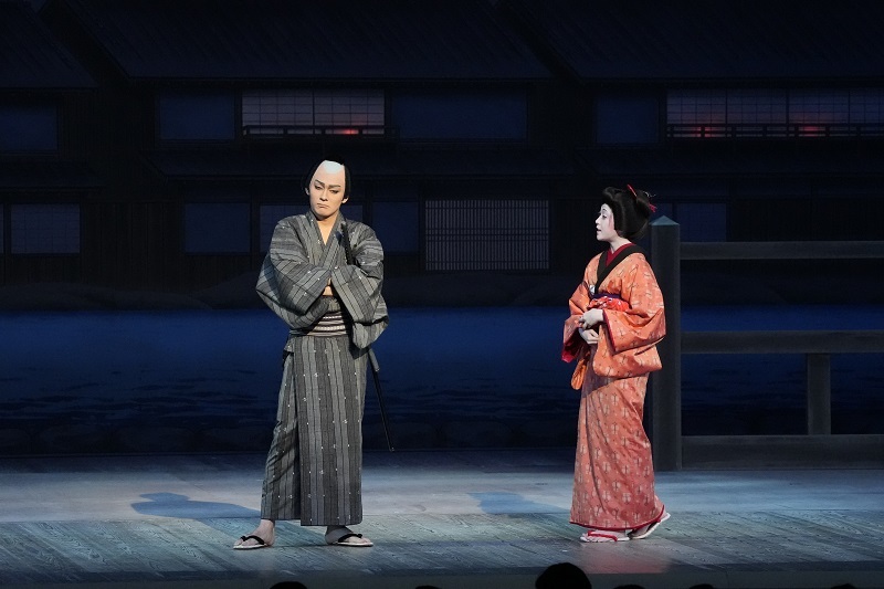 夜の部『鬼平犯科帳』（左より）長谷川銕三郎=市川染五郎、少女のおまさ=市川ぼたん ／(C)松竹