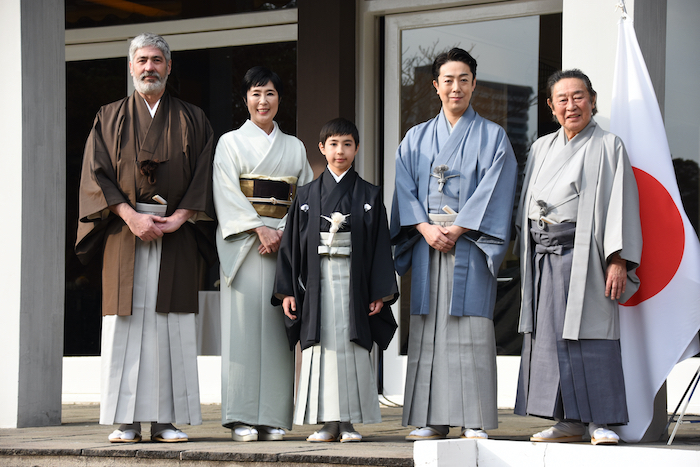 尾上菊五郎、尾上菊之助、寺嶋眞秀、寺島しのぶ、ローラン・グナシア（右から）