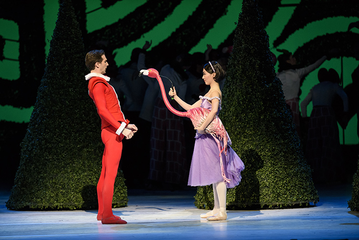 Alice in Wonderland. Nehemiah Kish as the Knave of Hearts, Yuhui Choe as Alice.  ©ROH, 2014. Photographed by Bill Cooper