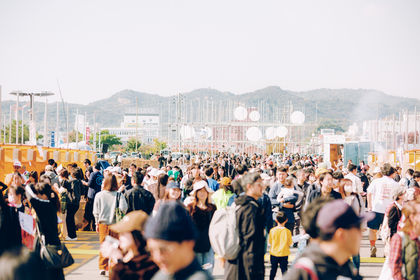 岡山で再エネフェス『Setouchi Contemporary 2025』が初開催、初日から大盛況にーー瀬戸内海・直島を望む絶景ロケーションで豪華アーティストがライブ、地元&ミシュラングルメなど集結