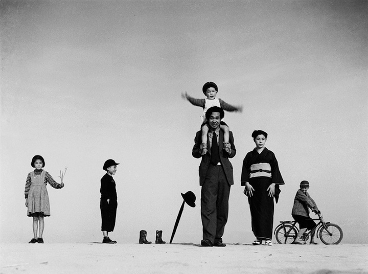  植田正治『パパとママとコドモたち』　1949年  ©Shoji Ueda