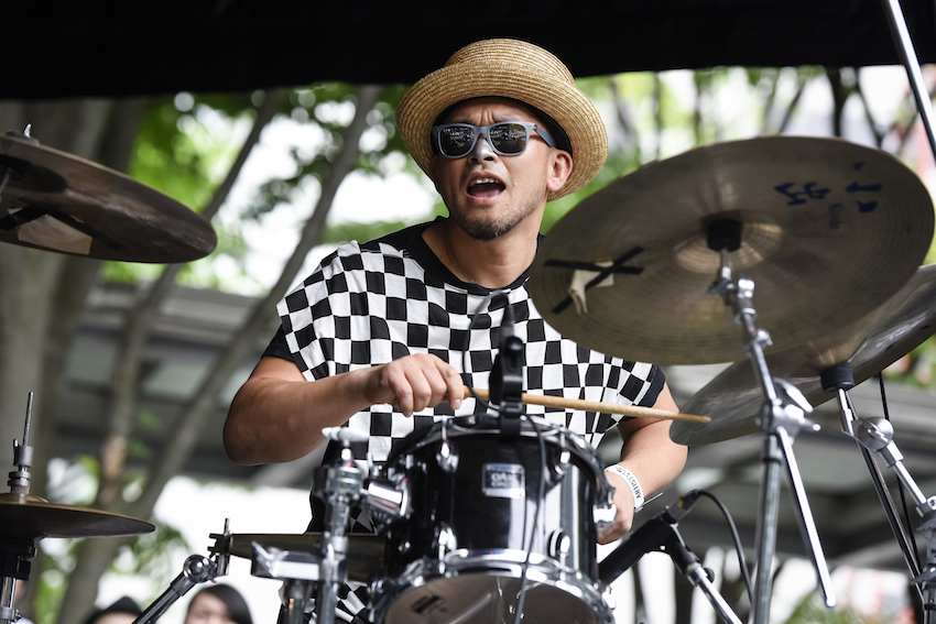 H ZETTRIO