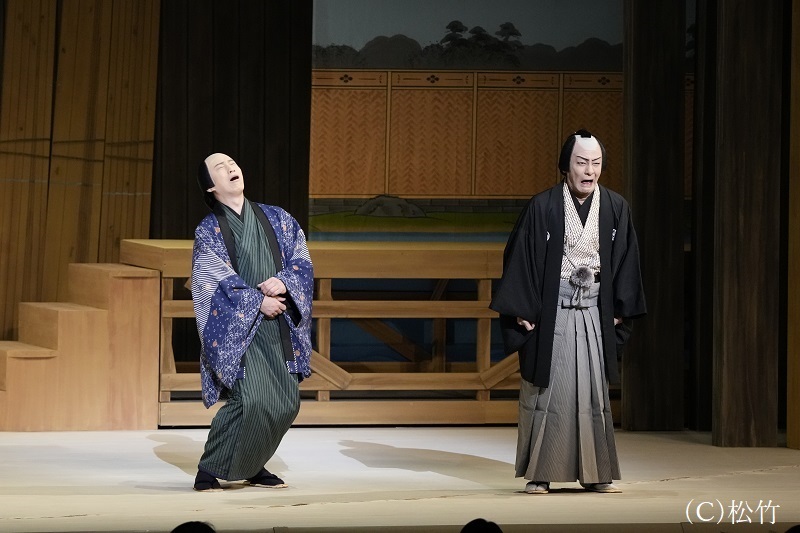 夜の部『歌舞伎絶対続魂 幕を閉めるな』（左より）狂言作者花桐冬五郎=松本幸四郎、座元藤川半蔵=片岡愛之助