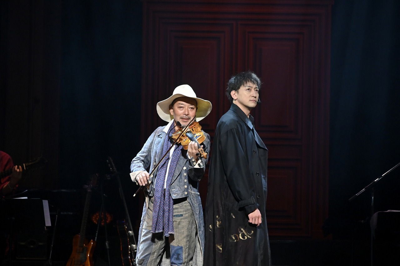 『古澤巌×山本耕史コンサートツアー DANDYISM BANQUET 2』より　（左から）古澤巌、山本耕史