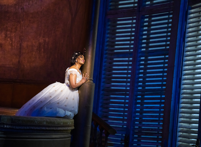 Pretty Yende as Violetta Valéry in La traviata, The Royal Opera 　©2022 ROH. Photograph by Tristram Kenton