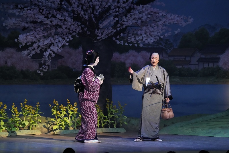 夜の部『鬼平犯科帳』（左より）おまさ=坂東新悟、長谷川平蔵=松本幸四郎 ／(C)松竹