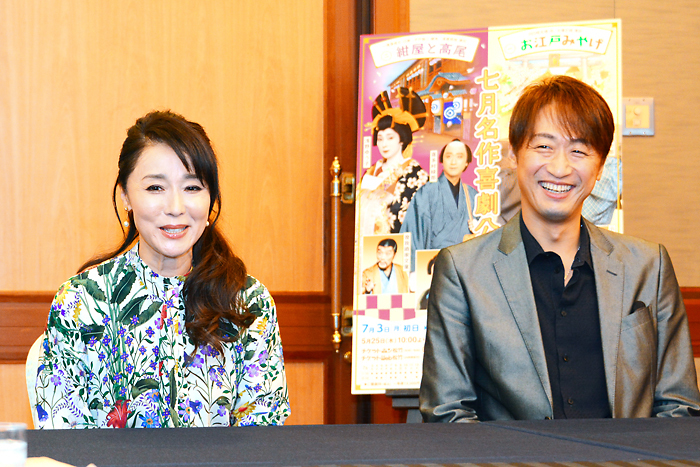 喜多村(右)のコメントに「さりげなくプレッシャーをかけられましたね」と浅野（左）。七月名作喜劇公演「紺屋と高尾」